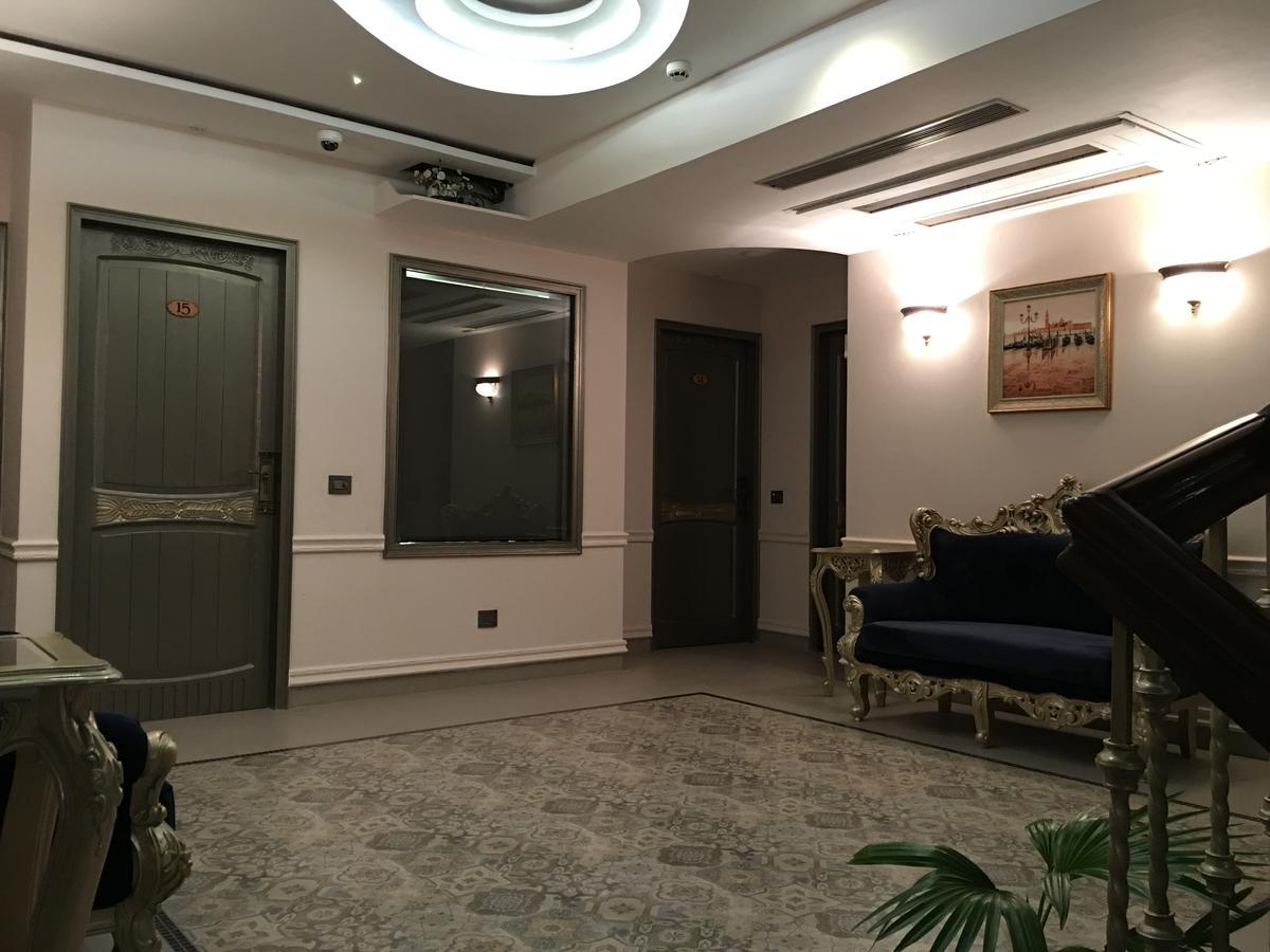 Hotel Posh Chandīgarh Buitenkant foto