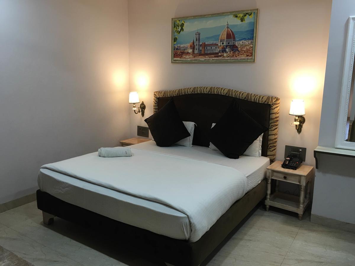 Hotel Posh Chandīgarh Buitenkant foto