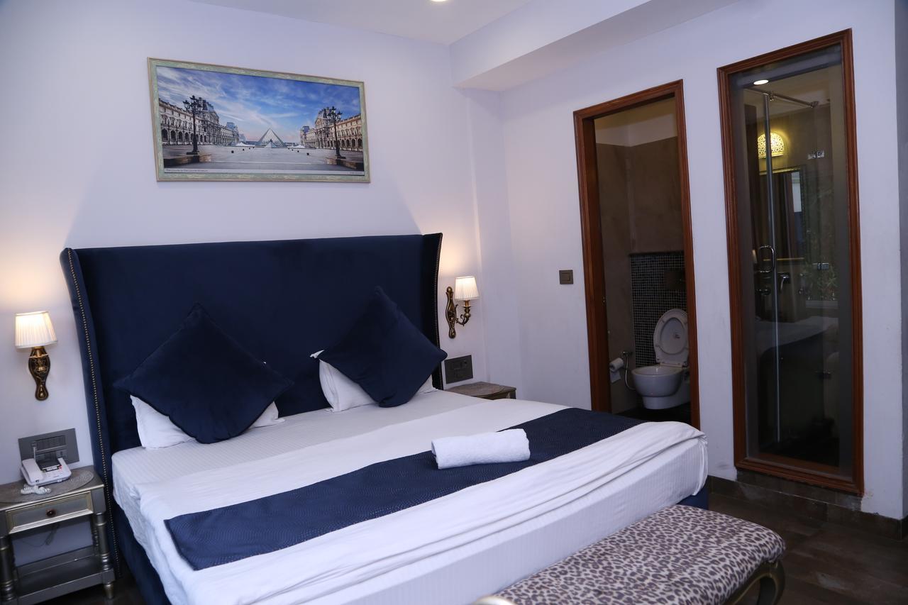Hotel Posh Chandīgarh Buitenkant foto