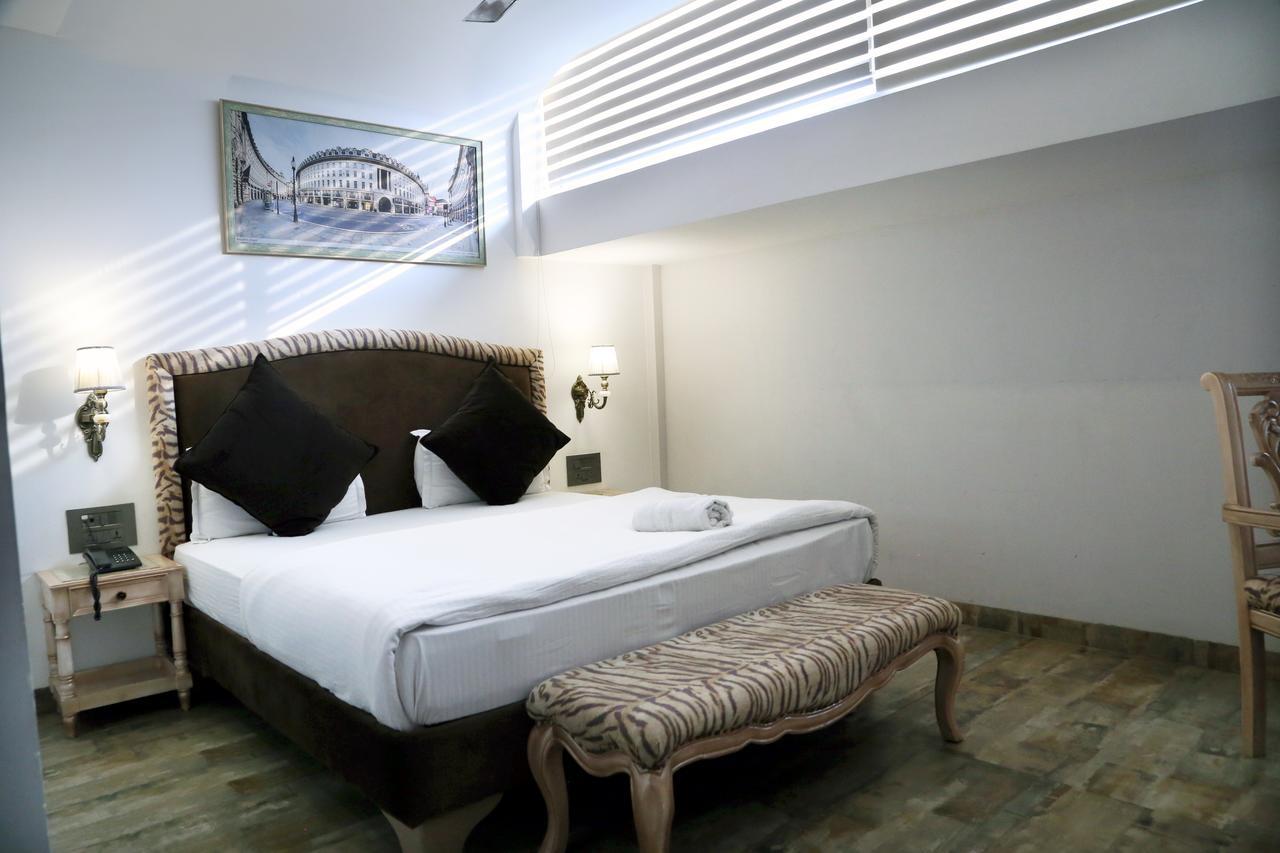 Hotel Posh Chandīgarh Buitenkant foto