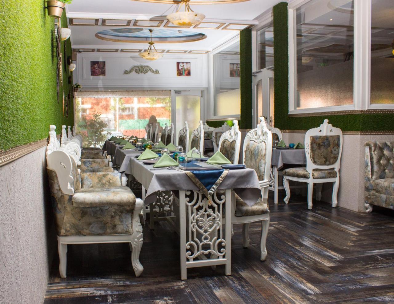 Hotel Posh Chandīgarh Buitenkant foto